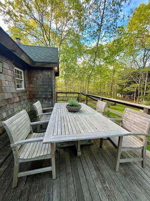 Private 1.4 acres 4 bedroom/ 3 bath cottage in the woods. AVAILABLE 1YR LEASE