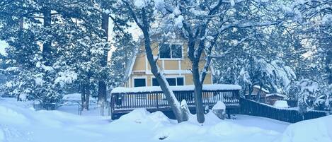 Snow covered Big Bear Cool Cabins, The Love Shack