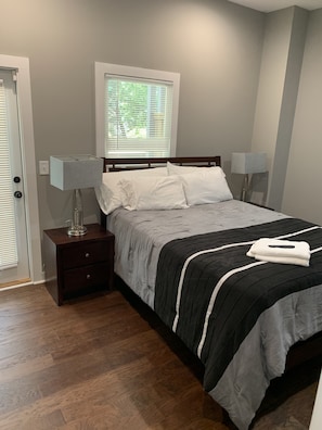 Downstairs bedroom 1/ Angle 1