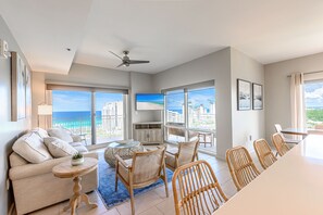 Living area, Breakfast Bar with a View