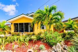 Welcome to our 3bedroom 2 bathroom house in Drax Hall Country Club