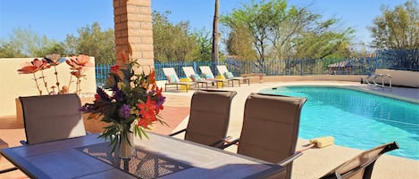 Patio Dining & Pool