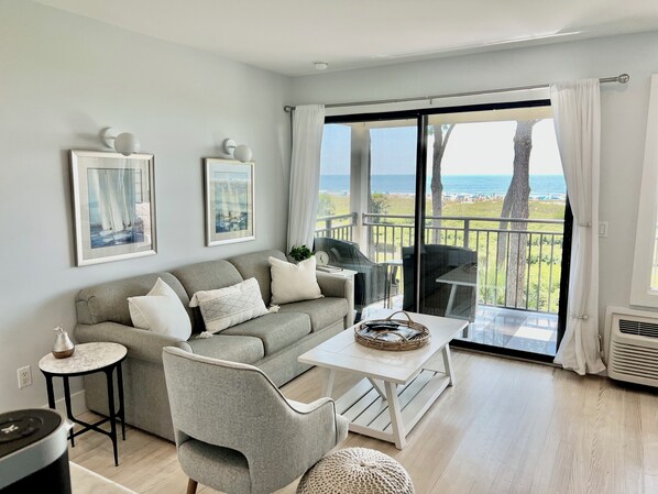 Spacious living room with queen sleeeper sofa