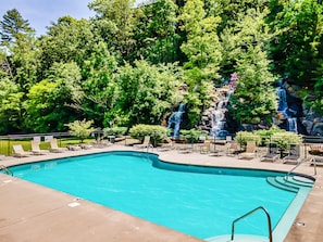 Outdoor Pool open Memorial Day Weekend through Labor Day! Bear Creek Crossing Resort Pool