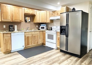 Full kitchen.