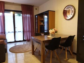 Living room,Dining area