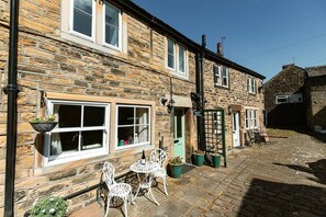 Beautiful Grade II listed cottage exterior