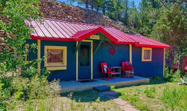 Welcome to your escape from the hustle and bustle @raymondstorecabins