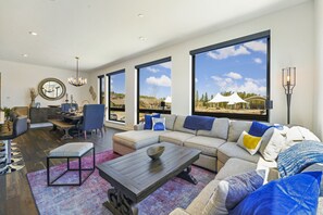 Great Room Seating for 10+, floor-to-ceiling windows that overlook Hideway Park