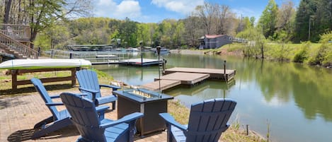 Gas fire pit on lake front patio with swim dock & kayaks