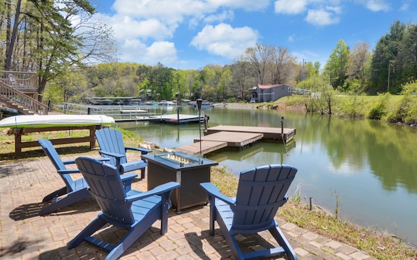 Gas fire pit on lake front patio with swim dock & kayaks