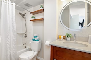 Remodeled full bathroom with tub/shower combo