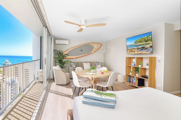 Beautifully remodeled studio with great Ocean Views and split AC. Surfboards are for decoration only