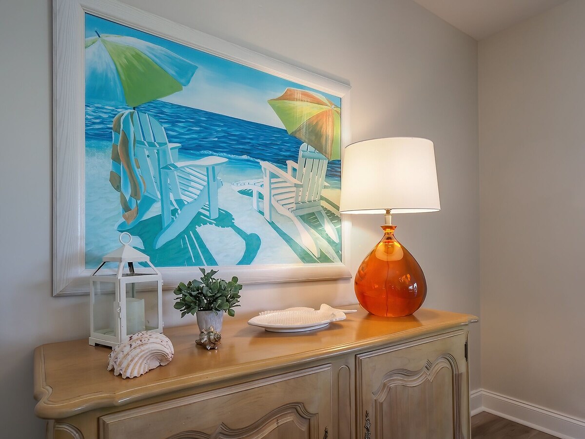 Sunny Spinnaker Close to Beach and Club! Amenity Cards Included!