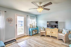 Living Room | Deck Access