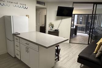 Heart of Downtown 1 bedroom 1 bath condo 1 reserved parking