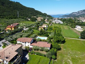 Montagne, Ciel, Propriété, Plante, Bâtiment, Paysage Naturel, Arbre, Lot Terre, Montagnes, Végétation