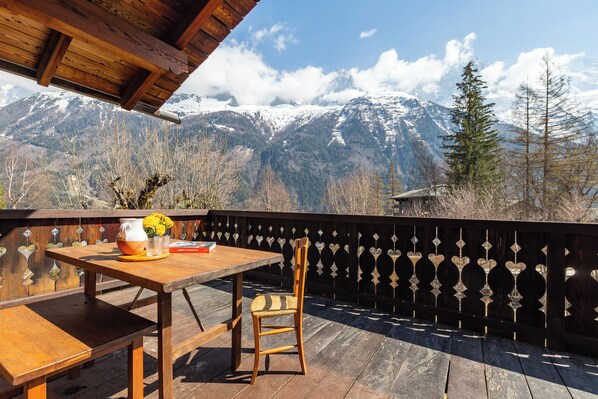 Magnificent terrace with Mont Blanc view