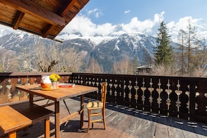 Magnificent terrace with Mont Blanc view