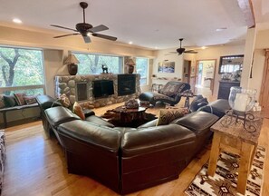 Another angke of the spacious living room w/ amazing canyon views! 