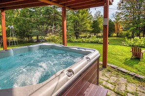 Hot Tub to enjoy all four seasons