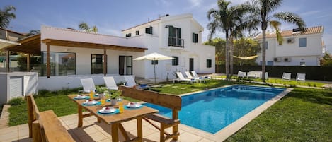 'The Apple Tree Villa,' Beautiful and Spacious 3 Bedroom Protaras Villa