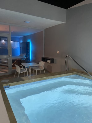 Bain à remous intérieur