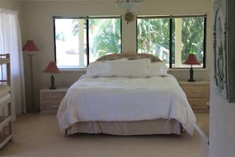 Great Princeville location across from Queen's Bath