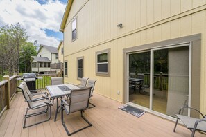 Back Patio Outdoor Dining And Gas Grill