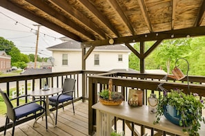 Furnished Balcony | Outdoor Dining