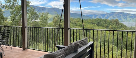 Panoramic mountain views from the open air porch and nap time on the swing bed!