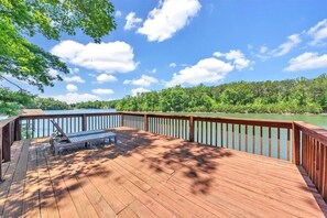 Get all the sun you could want on the top deck at Whisper Havens dock!