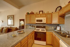 Newly remodeled kitchen w/ granite counter tops and updated appliances!