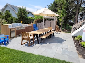 Outdoor Kitchen, outside shower and Bluestone Patio