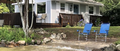 Adorable cottage with direct access to the water. 