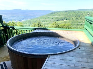 Bañera de hidromasaje al aire libre