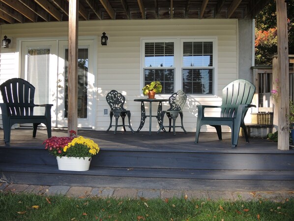 Wheelhouse Studio - Partially covered Deck outside entrance