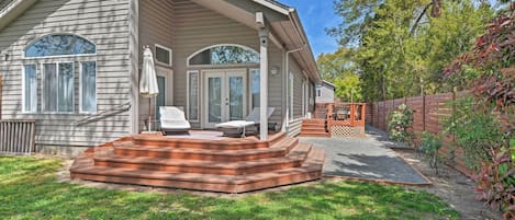 Grants Pass Vacation Rental | 3BR | 2.5BA | 2,000 Sq Ft | Stairs Required