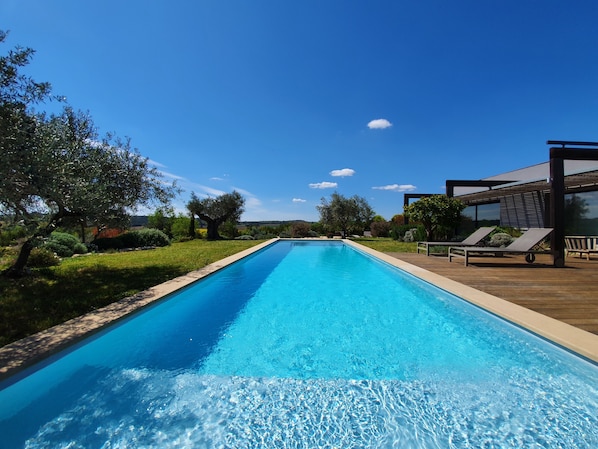 Contemporaine à Uzès, vue unique sur l'horizon, au calme absolu 