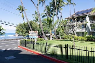 DOWNTOWN KAILUA-KONA AC, FREE WIFI, FREE PARKING, Historic Kailua-Kona Village