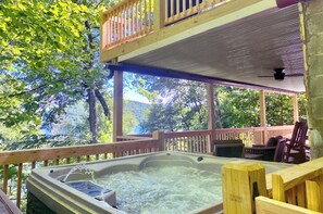 Hot Tub on Main Deck
