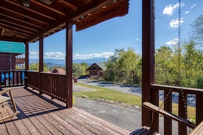 Sevierville Cabin "View to Remember" - Covered entry deck
