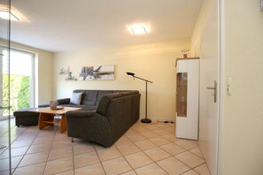 Wohnzimmer mit Blick aus dem Schlafzimmer