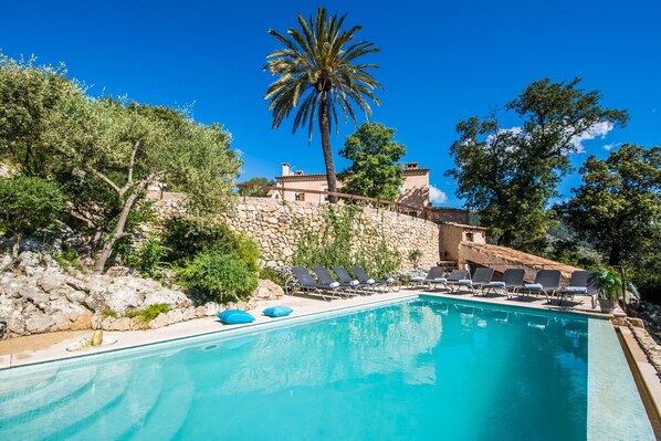 Ferien auf Mallorca in einer mallorquinischen Finca mit Bergblick