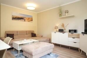 Wohnzimmer mit Blick zum Sofa