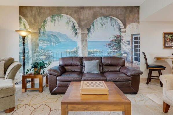 Beautiful mural in the living room 