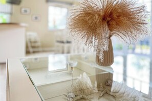 Wohnzimmer mit Deko