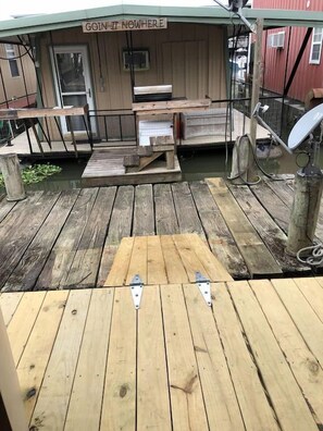 Entrance ramp to dock side door