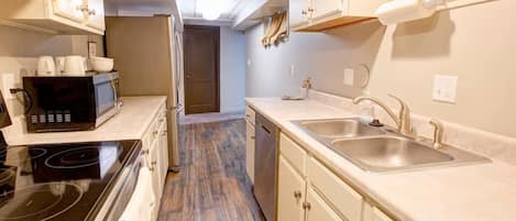 Kitchen with pretty much all the basic necessities.

Pots and pans
Coffee maker ( ground)
Glass wine
Mugs
Cups
Utensils 