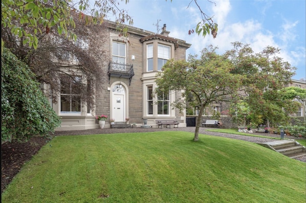 Milton Bank garden apartment front view
